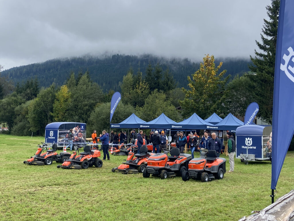 Husqvarna Händler-Event 2025 in Radstadt mit Fachhändlern beim Test neuer Geräte auf dem Freigeländ