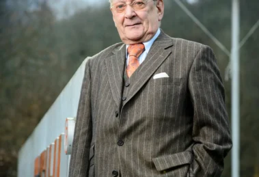 Hans Peter Stihl vor dem Unternehmenssitz der Andreas Stihl AG & Co. KG – ausgezeichnet mit dem Deutschen Gründerpreis für sein Lebenswerk.