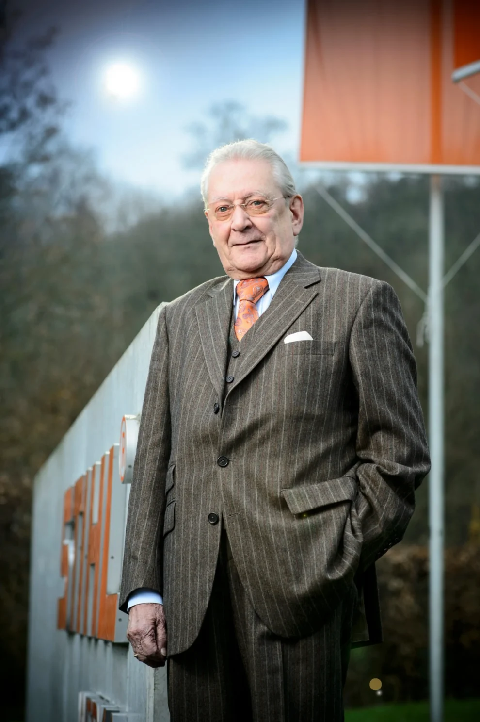 Hans Peter Stihl vor dem Unternehmenssitz der Andreas Stihl AG & Co. KG – ausgezeichnet mit dem Deutschen Gründerpreis für sein Lebenswerk.