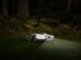 Husqvarna NERA Mähroboter 430V/450V mit KI-Vision-Technologie beim Mähen im Garten