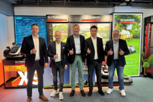 Gipfeltreffen der Geschäftsführung von Sunseeker Robotics und FORAS GmbH in Hamburg: Strategisches Bekenntnis zur Fachhandels-Kooperation für den Mähroboter-Markt.